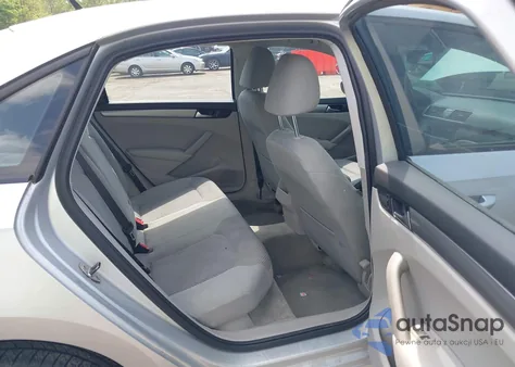 2012 Volkswagen Passat 2.5L S z USA, uszkodzony, nr VIN 1VWAP7A30CC048843